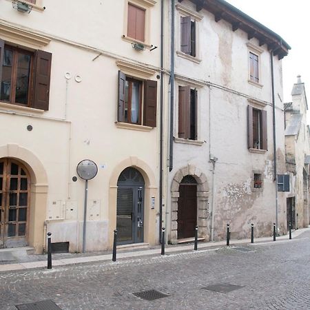 Ai Piedi Del Castello / 4Pl / Apt. Full Vérone Extérieur photo