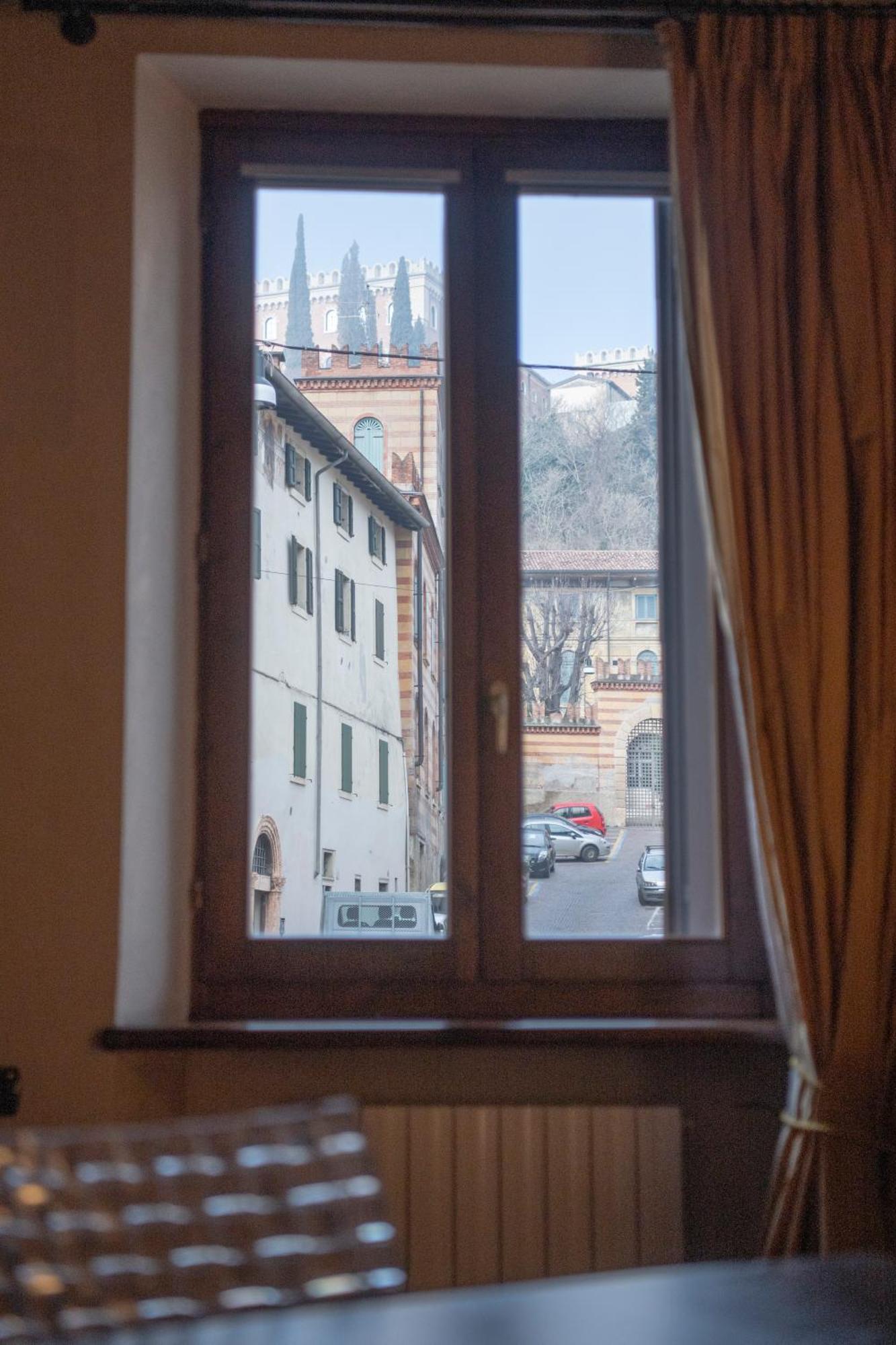 Ai Piedi Del Castello / 4Pl / Apt. Full Vérone Extérieur photo