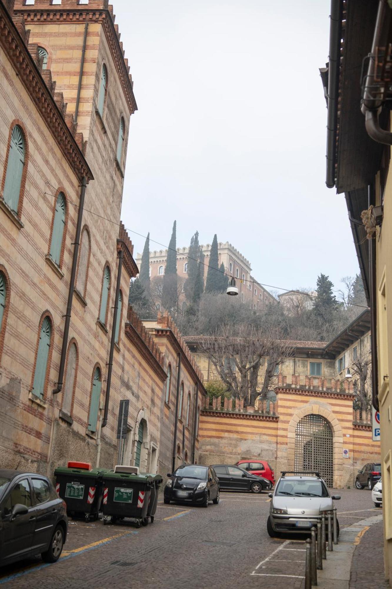 Ai Piedi Del Castello / 4Pl / Apt. Full Vérone Extérieur photo