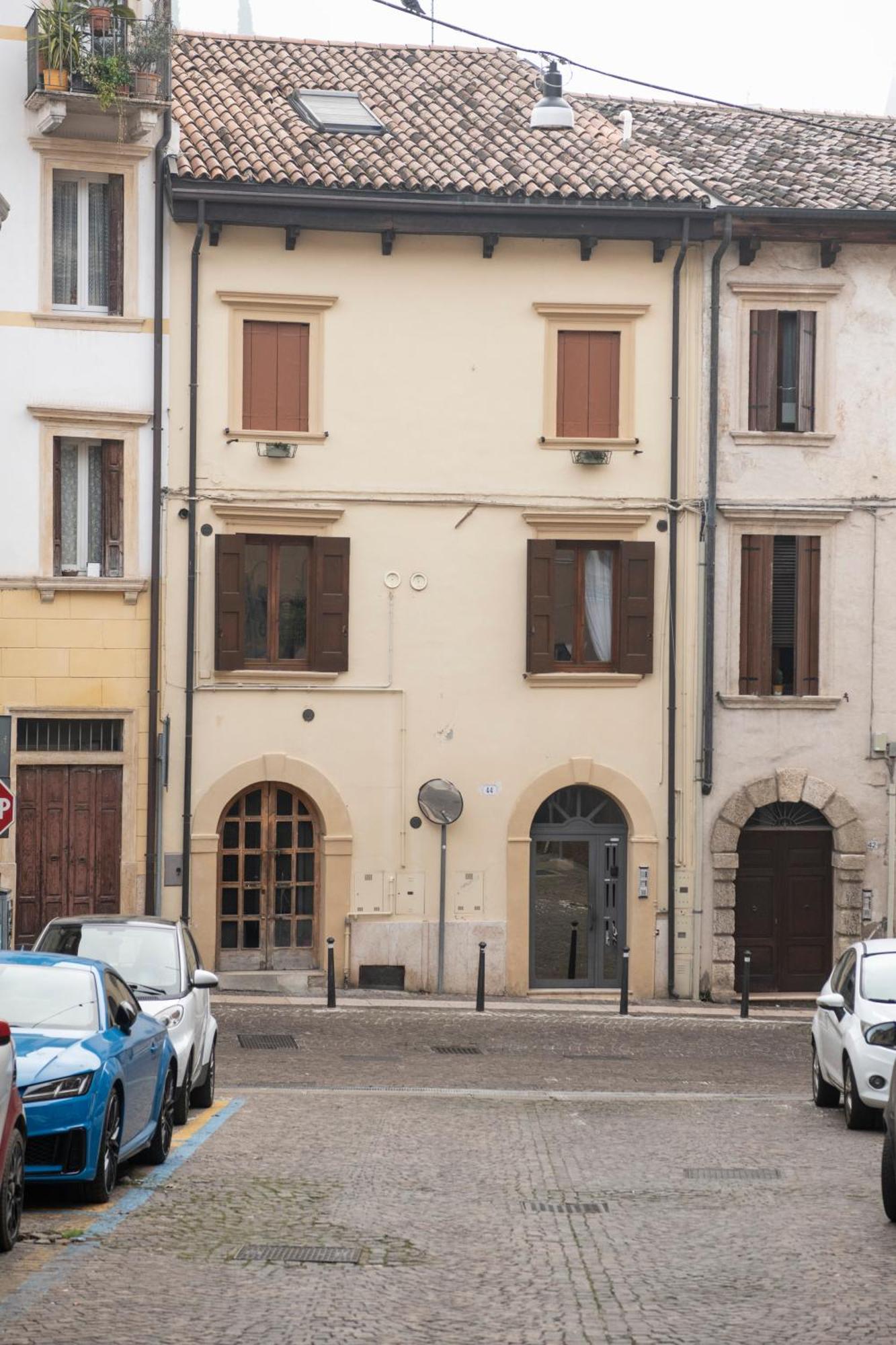 Ai Piedi Del Castello / 4Pl / Apt. Full Vérone Extérieur photo